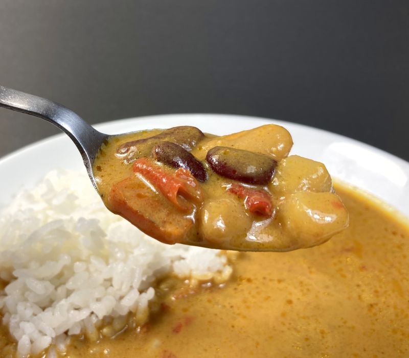 カゴメ株式会社 Plant Based 野菜と豆のマッサマンカレー 中辛の具材紹介