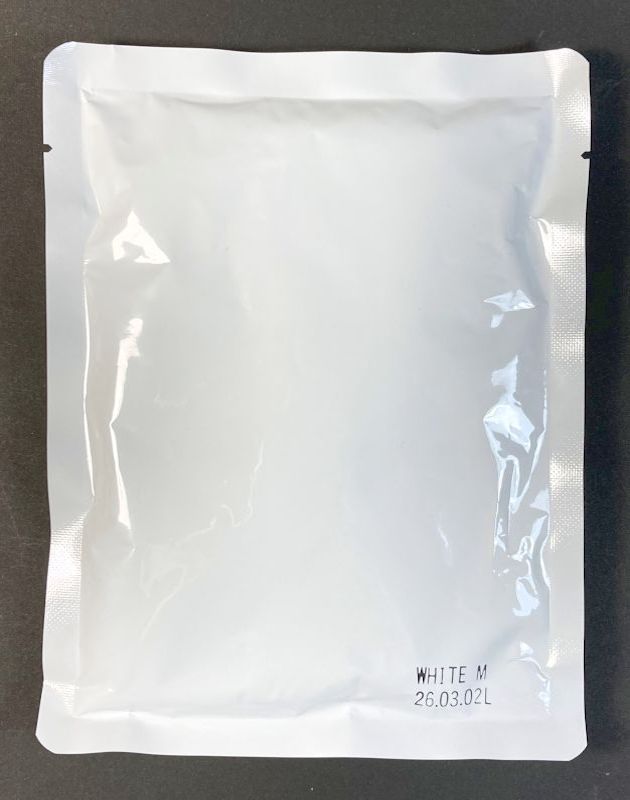 株式会社 mandrillus ココナッツとスパイス香る マンドリルの白いカレーのパウチ表側