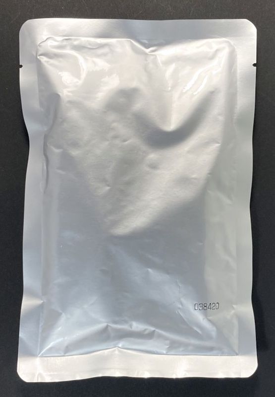 マルミヤ食品株式会社 MAGURO CURRY 中辛のパウチ表側