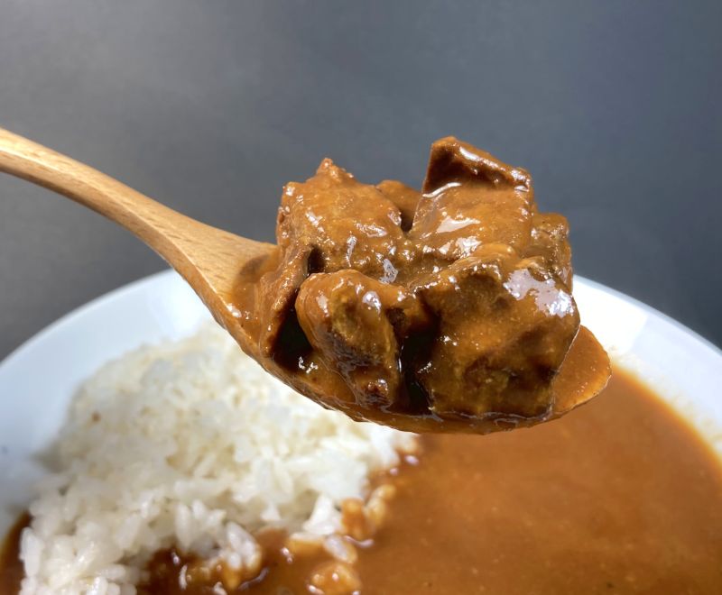 マルミヤ食品株式会社 MAGURO CURRY 中辛の具材紹介