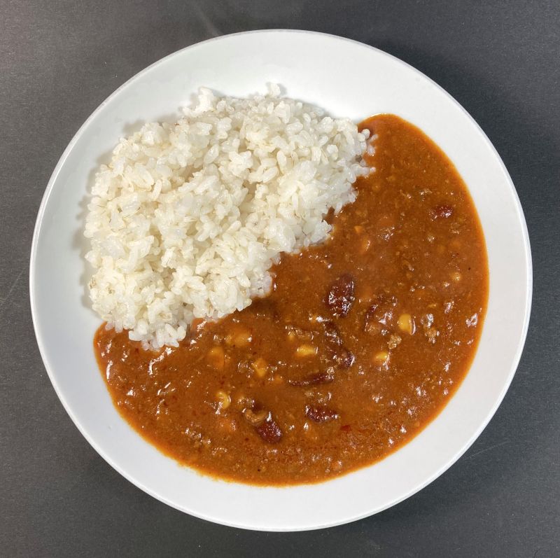 株式会社にしき食品 NISHIKIYA KITCHEN CHILCON CARNE CURRY WORLD SERIES 辛口をお皿に盛る