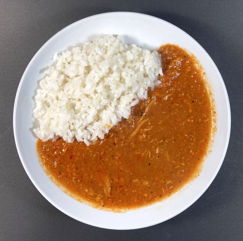 株式会社にしき食品 NISHIKIYA KITCHEN KEBAB CURRY WORLD SERIES 辛口をお皿に盛る