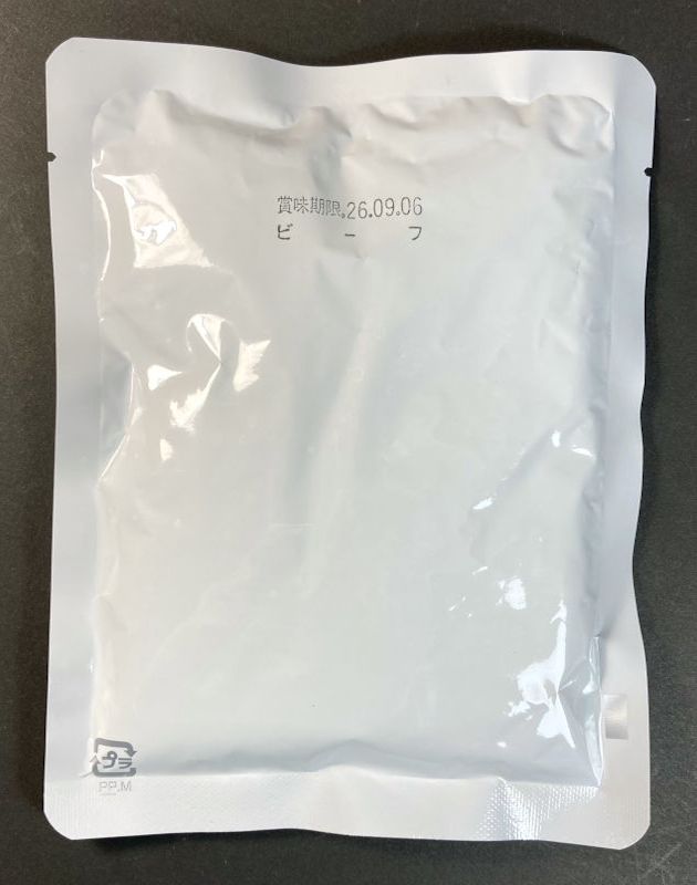 株式会社 さつま屋産業 九州産 黒毛和牛 牛すじカレー 旨辛のパウチ表側